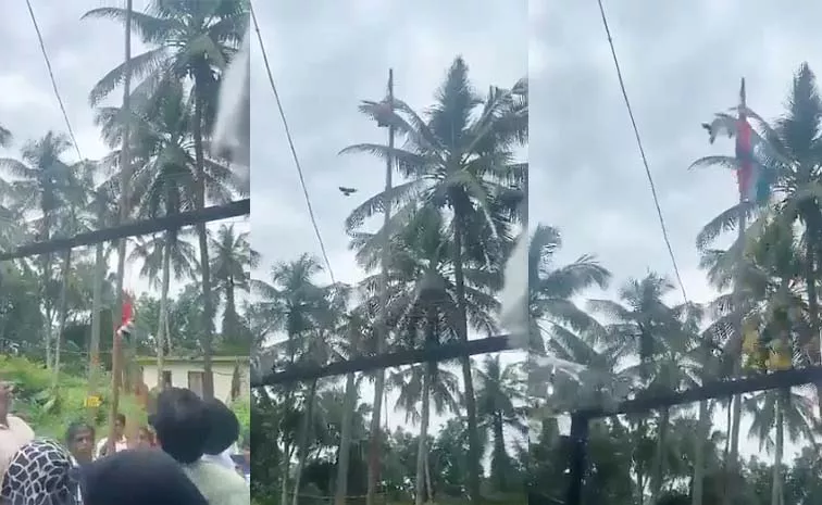 Bird Unfirl National Flag In Kerala On Independence Day