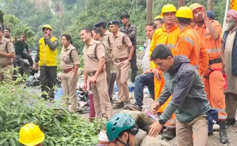 Kedarnath Dham Cloud Burst 17 People Still Missing