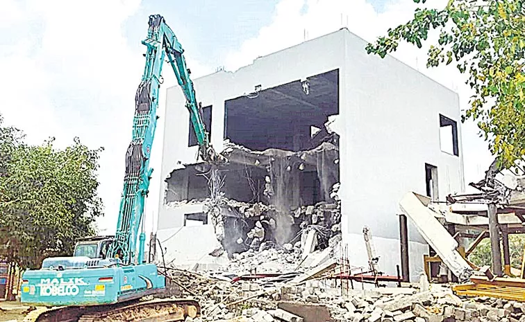 HYDRA continues demolition drive to save Hyderabad lakes