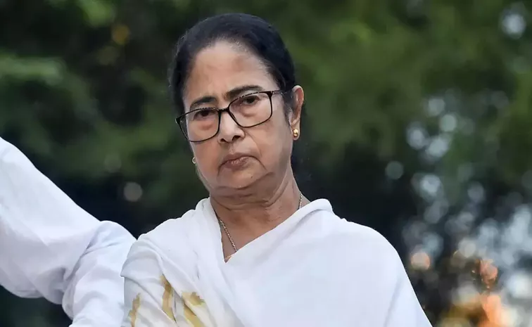 Kolkata molestation victims Parents attacks Mamata Banerjee