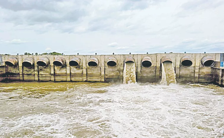 Two pumps are switched on and water is released to Handri Neeva