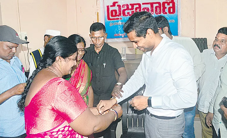 IKP APM Alivelu Manga Tied Rakhi To Khammam District Collector Mujammil Khan