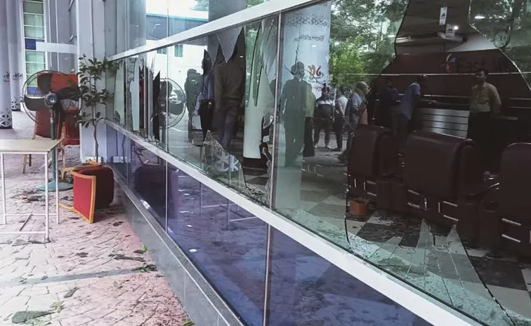 Bangladesh Vandalise Office of Media Group