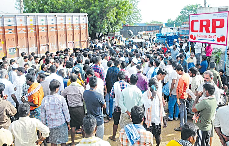 Tomato farmers protest second day