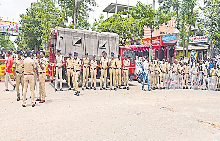 Suddenly tense situation in Siddipet