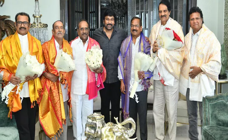 Megastar Chiranjeevi Honoured Indra Movie Team