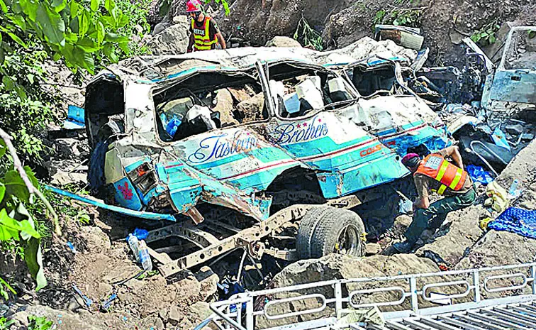 40 killed in two bus accidents in Pakistan