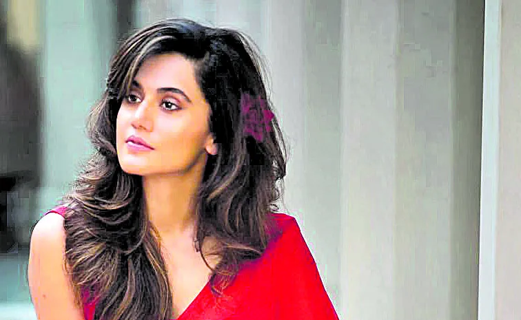 taapsee pannu comments photographer and fans