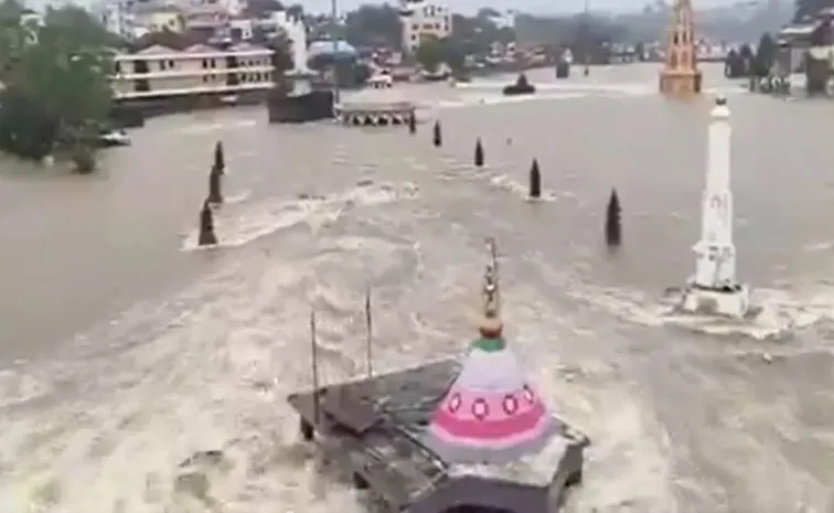 Godavari River over Flow Temples Completely Submerged