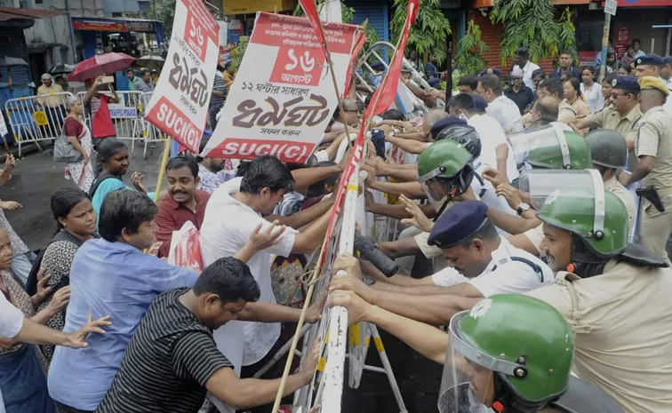 Kolkata Protesters Break Barricades, Cops Fire Tear Gas Shells