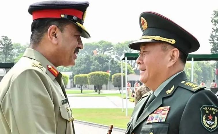 Pakistan Gives Nishan e Imtiaz to General of Chinese army