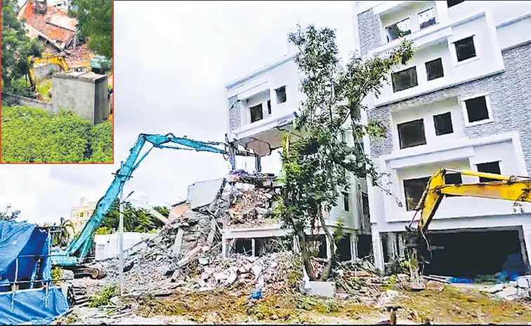 ఈర్ల చెరువు పరిధిలో వెలసిన అక్రమ నిర్మాణాలను కూల్చేస్తున్న హైడ్రా (ఫైల్)