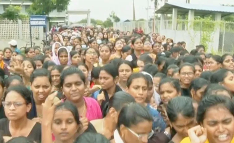 Students Protest At Gudlavalleru Engineering College