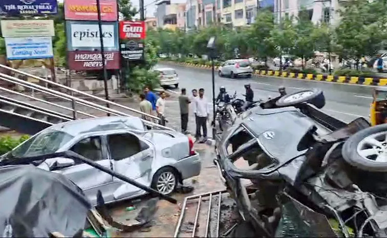 High Speed Car Accident At Banjara Hills