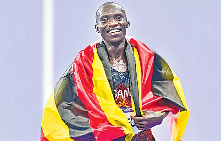 Joshua Cheptegei won gold in the 10000m race