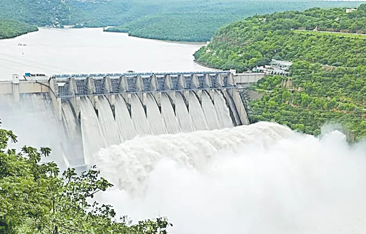 Heavy flow continues in Krishna river