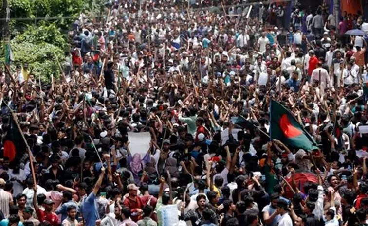 Bangladesh Protests curfew imposed Updates