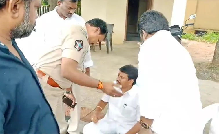 Vellampalli Srinivas Protest On Behavior Of Police At Gannavaram Airport