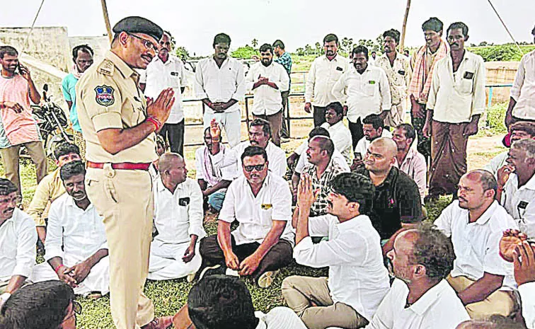 MLA Vijayudu Protest At Thummilla Lift Irrigation Project Over Motors Swich On Issue