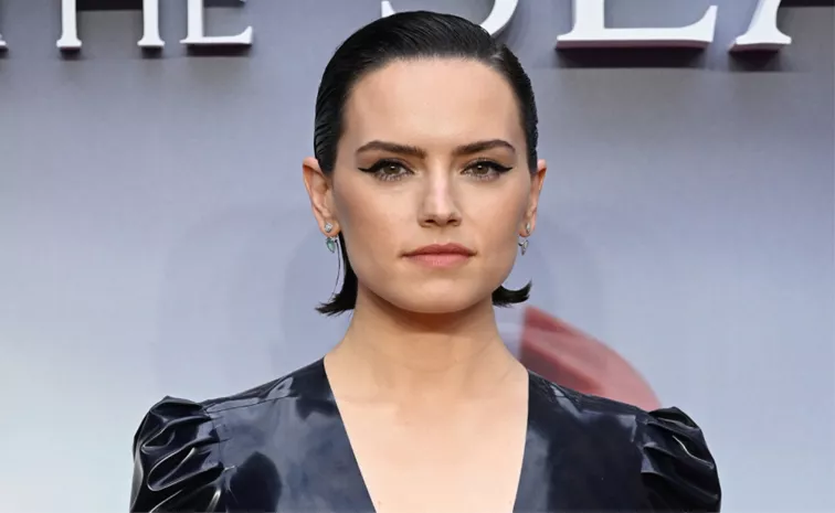 Star Wars actor Daisy Ridley Diagnosed with a Rare Graves Disease