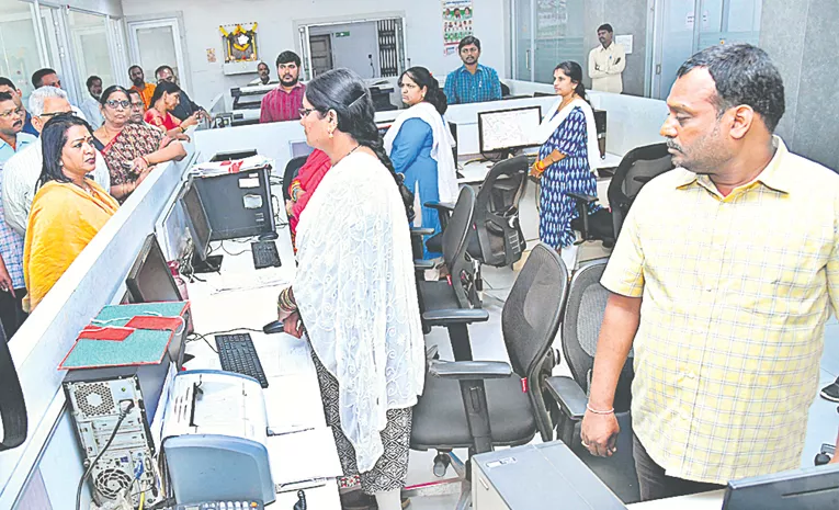 GHMC Mayor Vijayalakshmi Inspection on main office