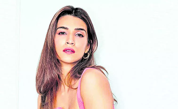 Kriti Sanon to be paired opposite Dhanush in Aanand L Rai Tere Ishq Mein