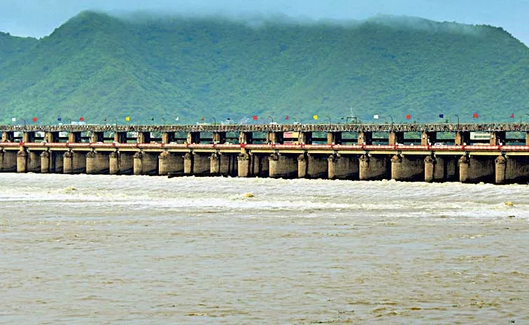 Heavy flood at Prakasam Barrage 70 gates were raised and water was released