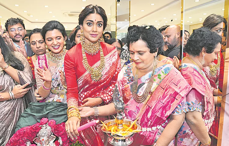 Kriya Jewellers Was Launched By Cinema Actress Shriya Saran In Hyderabad KPHP