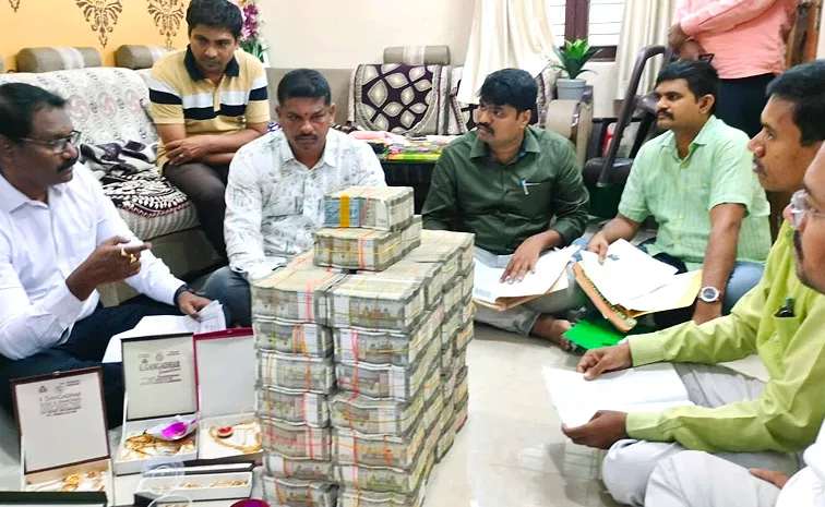 The ACB has seized crores from Dasari Narendar, the in-charge Revenue Officer of Nizamabad Municipal