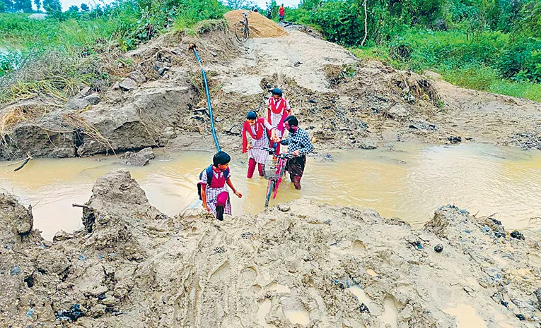 students suffer with Jayapuram gandi canal