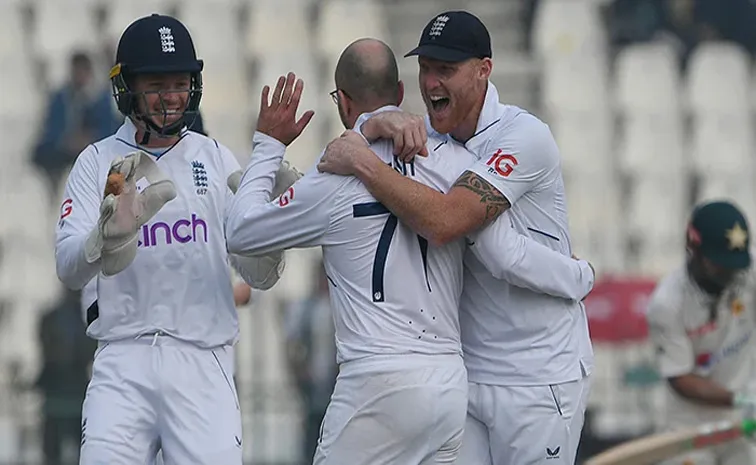 Zak Crawley, Jack Leach Return As England Announce Squad for Pakistan Tests