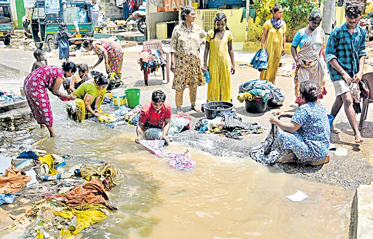 Sufferings of the people of Budameru flooded areas in Bejawada