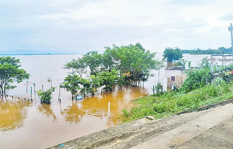 Second danger alert issued for Godavari