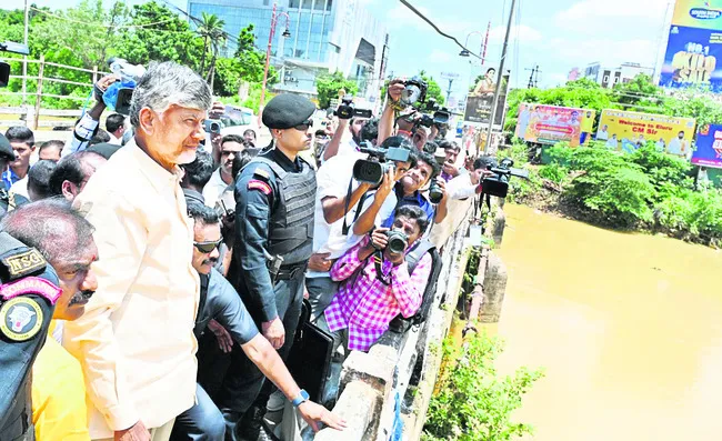 వచ్చారు.. వెళ్లారు