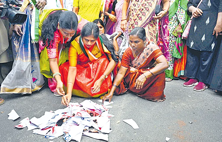 Congress besieged Telangana Bhavan