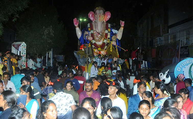 Hyderabad Ganesh Immersion Holiday On September 17