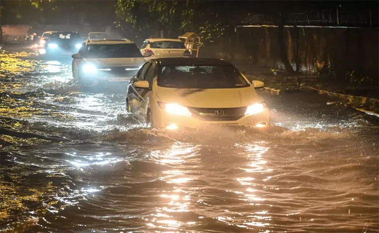  Two People Drown As Car Stuck In Flooded Underpass in Faridabad