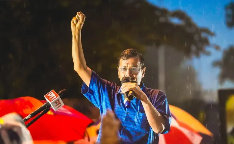 Kejriwal Visit Hanuman Temple In Delhi