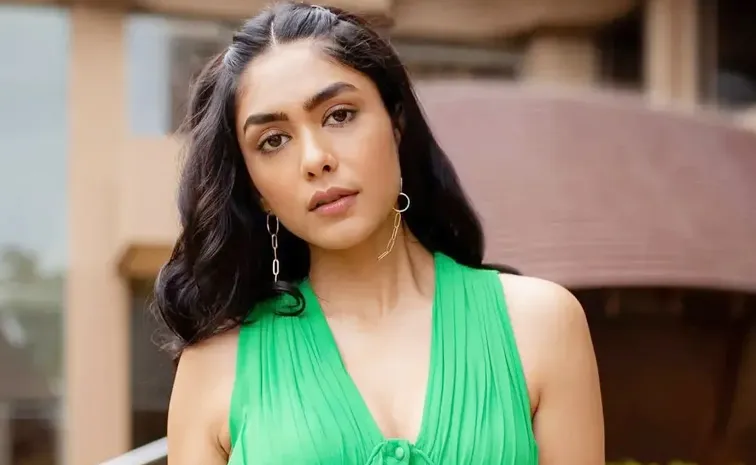 Mrunal Thakur Revealed her Breakup Seven Months Ago