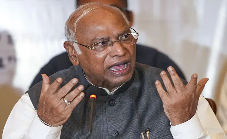 Mallikarjun Kharge: Efforts made to end democratic structures