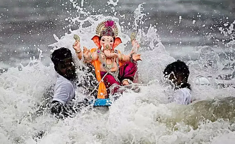 Traffic Advisory: Road Diversions For Ganesh Immersion In Hyderabad