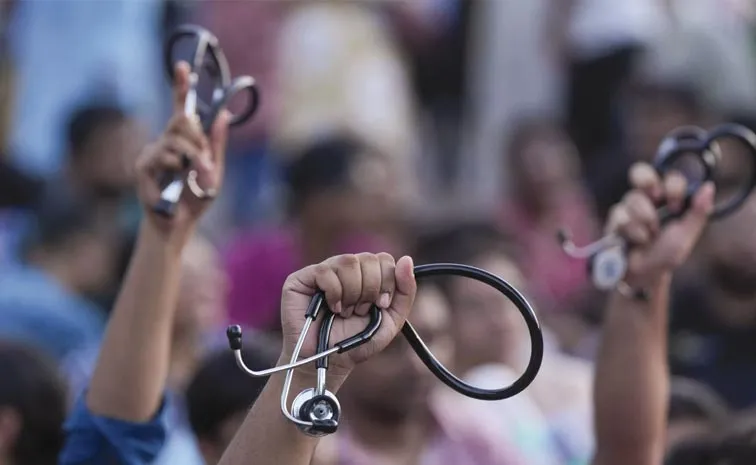 Government doctors in Andhra Pradesh dharna in Vijayawada on September 17