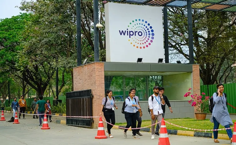 Wipro strict work from office policy come to office or losing leaves