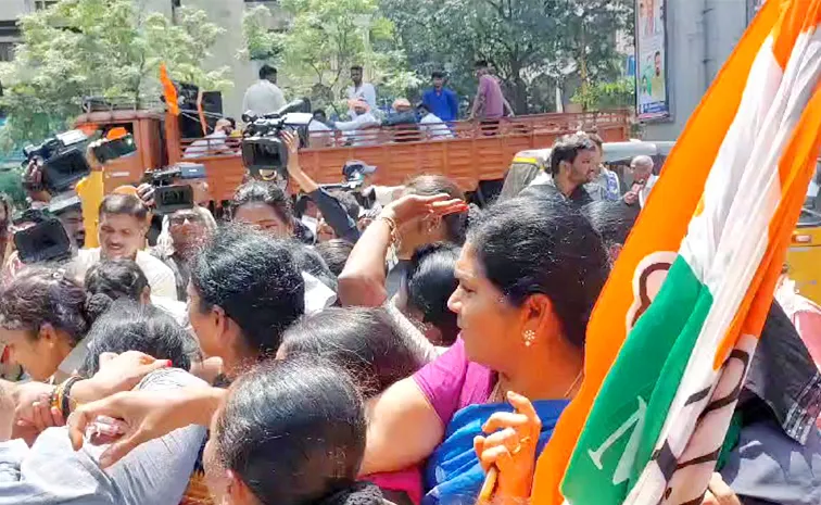 congress leaders protest at bjp office over remarks on rahul gandhi hyderabad