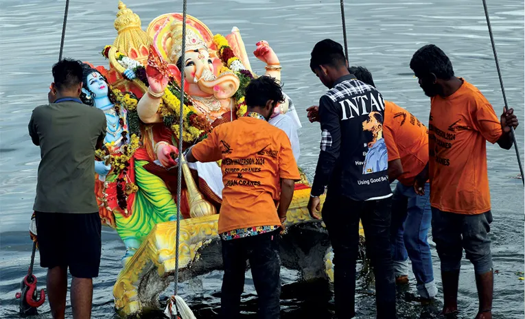 One Lakh Ganesh Idols Immersion In Hussain Sagar