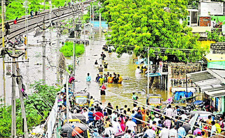 CM Chandrababu did not pay attention to warnings of weather department and experts