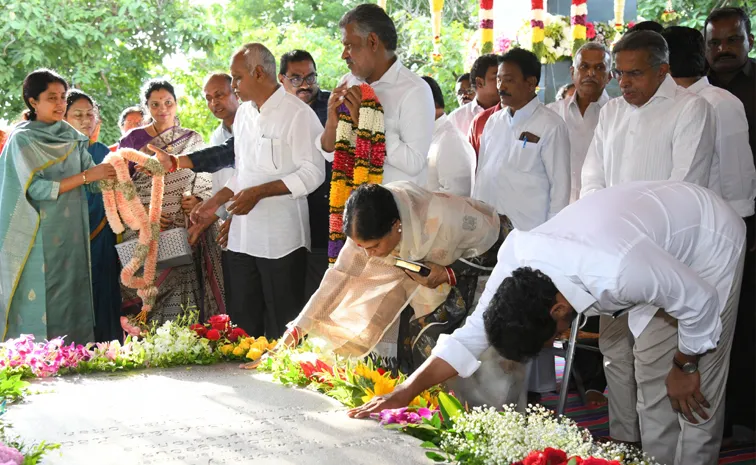 YS Jagan Vijayamma Pay Tribute To YSR At YSR Ghat 2024 Telugu News