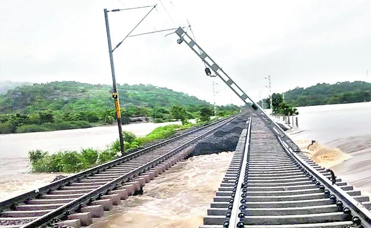 Downpour leaves a few metres of railway tracks flooded in Telangana: Mahabubad district