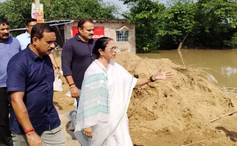Mamata blames Damodar Valley Corporation for south Bengal floods