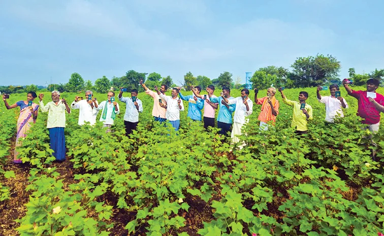 Farmers innovative protest for loan waiver